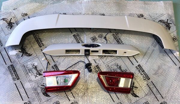 中古品 スバル インプレッサ リヤパーツ セット リアスポイラー テールランプ バックカメラ 送料込み