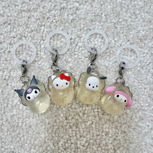 4個セット サンリオキャラクターズ ガチャ なりきりオイスター めじるしアクセサリー キティ マイメロ クロミ ポチャッコ