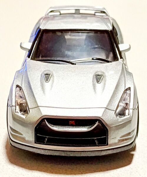 日産 GT-R プルバックカー