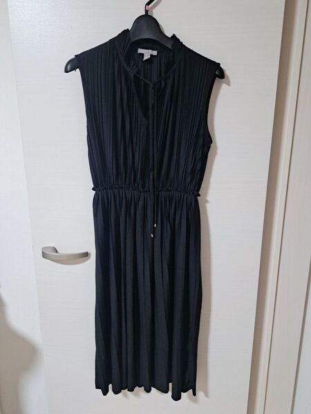H&M ノースリーブ ワンピース 黒 プリーツ パーティー ドレス 二次会 XS