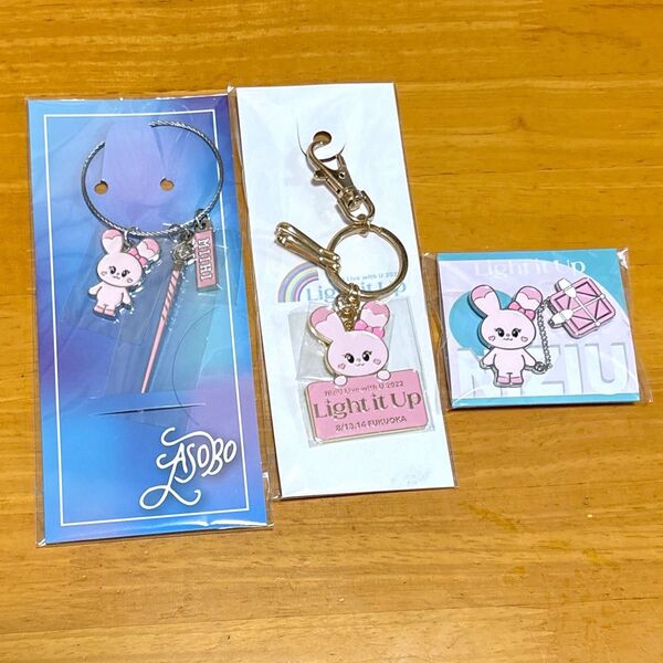 NiziU ミイヒ NIZOO ピョンピョン キーホルダー ピンバッチ ピンバッジ ASOBO Light it Up