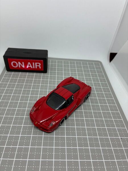 ルース品 美品 トミカ No.11 エンツォ フェラーリと (箱なし) (1/62スケール トミカ 799184)