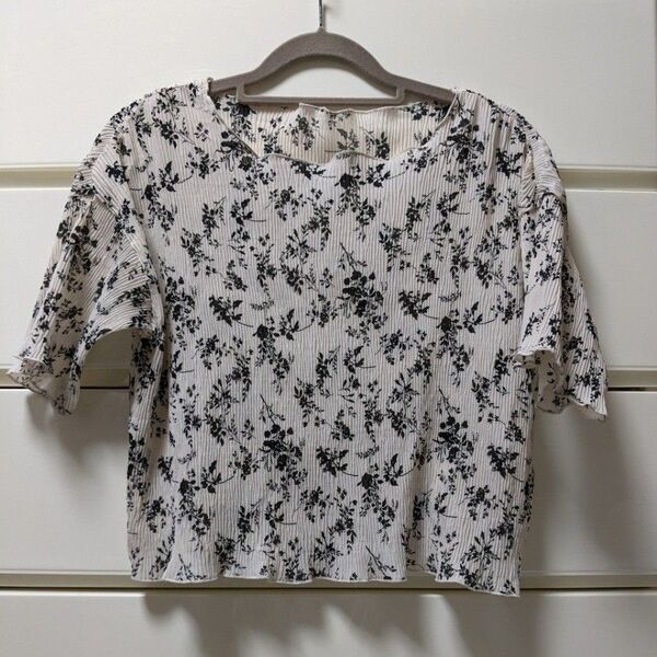 新品 花柄カットソー M