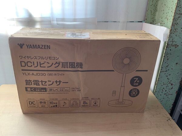 新品未使用箱不良 YAMAZEN 30cm DCリビング扇 室温センサー搭載 リモコン 風量10段階 YLX-AJD30(W)
