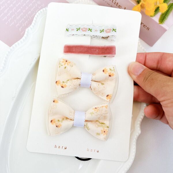 ハンドメイド キッズリボンヘアゴムとヘアクリップのセット 刺繍リボン ツイン