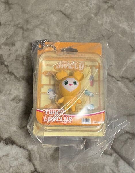 TWICE LOVELYS ブリスターマスコットチャーム JIVELY JIHYO ジヒョ ガチャガチャ