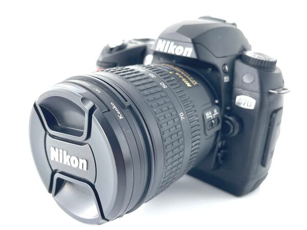 Nikon D70 KIT デジタル一眼レフカメラ Zoom-Nikkor18-70 f/3.5~4.5G IF ED CFカード