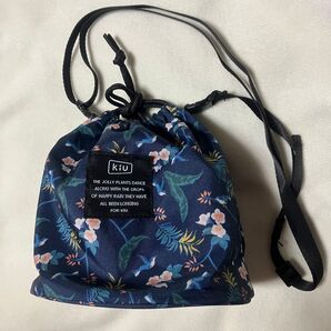 【美品】キウ(Kiu) バッグ 防水 巾着 300D ドローストリングバッグ レディース メンズ はっ水 防汚 サンクチュアリ