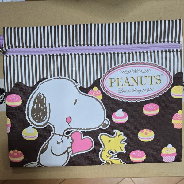 PEANUTS フラットポーチ スヌーピー