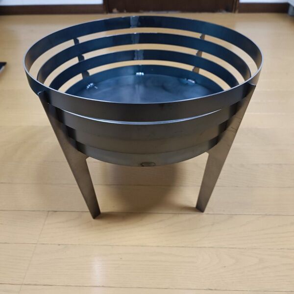 ハンドメイドの焚き火台です。