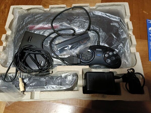 メガCD2 美品 箱、ソフト2本つき SEGA メガドライブ