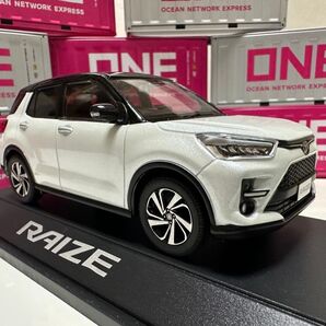 トヨタ RAIZE ライズ Z 白x黒 非売品 1/30 カラーサンプル ミニカー 中古品 A200A A201A A202A