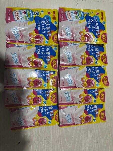 明治 meiji 明治ミラフル 粉末飲料 ストロベリー風味 75g X10袋 賞味期限:2026年2月,