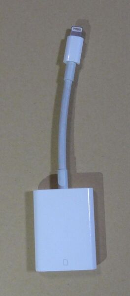 Apple Lightning - SDカードカメラリーダー MJYT2AM/A A1595