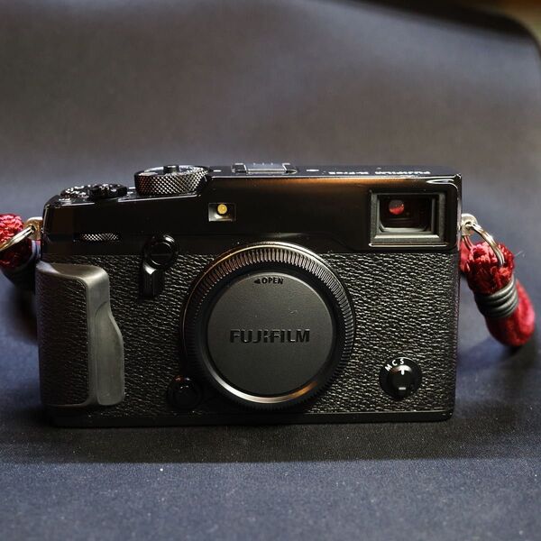 FUJIFILM X-Pro2 ボディ (元箱無し)& 予備バッテリー(正規品)& ケース & ストラップ