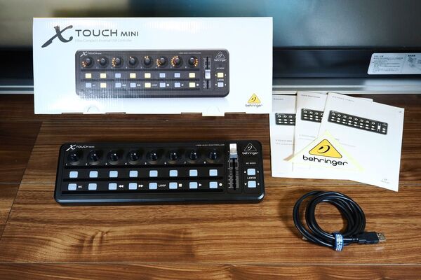behringer X TOUCH mini USB MIDIコントローラー