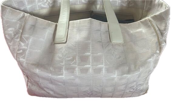 CHANEL ニュートラベルライン トートバッグ アイボリー