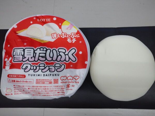 【新品・未使用品】雪見だいふく クッション BIG LOTTE バニラ 弾むぷにぷにモチ 30cm×30cm×18cm