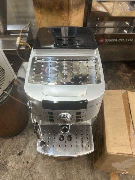 デロンギ コンパクト全自動エスプレッソマシン マグニフィカS ECAM22110SBHN