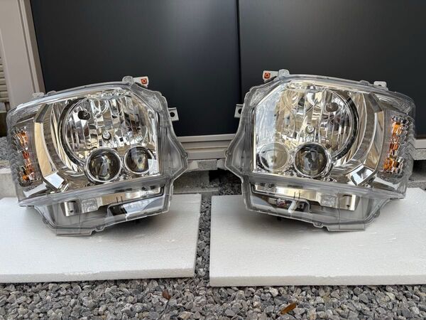 【送料無料】【新車外し】トヨタ200系ハイエース 純正 LEDヘッドランプ LEDヘッドライト