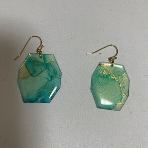 ハンドメイド アルコールインクアート ピアス グリーン ゴールド