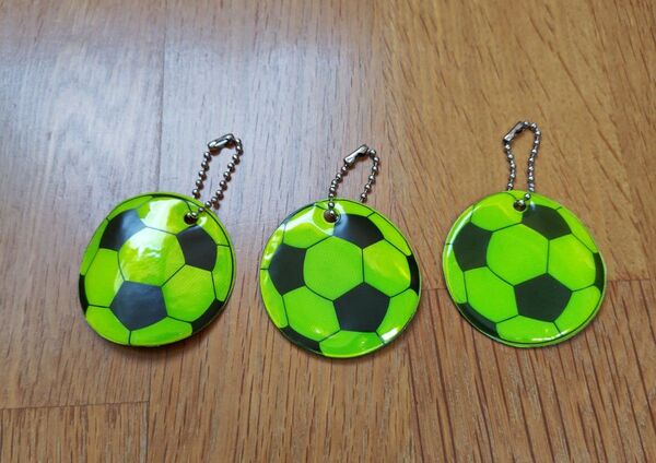 夜間反射 キーホルダー サッカーボール 3個セット