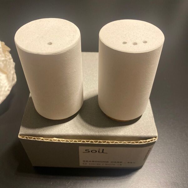 【新品未使用】soil シーズニングケース 塩 こしょう 2本セット 珪藻土 調味料 キャニスター ホワイト
