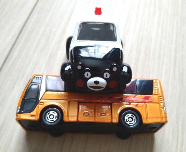 トミカ くまモン パトカー 三菱バス 美品 ミニカー