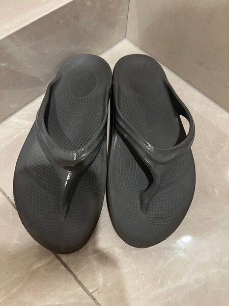 圧縮して発送します OOFOS ウーフォス サンダル ビーチサンダル
