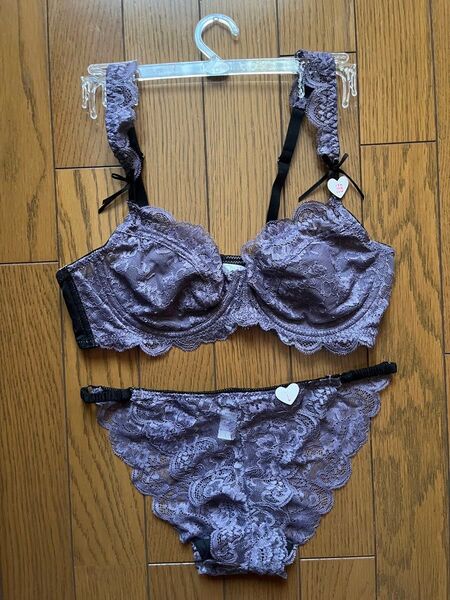 ☆ 未使用品 ブラジャーショーツセット パープル レース ☆