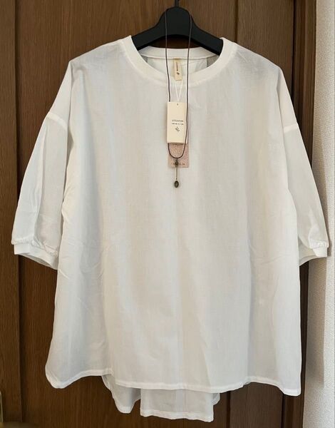 ☆未使用品 クラウドナイン ネックレス付き ホワイト系 チュニックトップス ☆