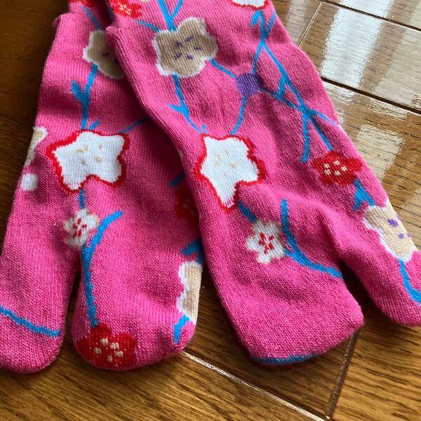 未使用 フリーサイズ 花柄 ピンク かわいい 2本指 足袋ソックス 和風柄 足袋 着物でも!