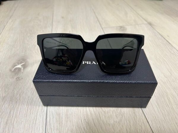 PRADA サングラス