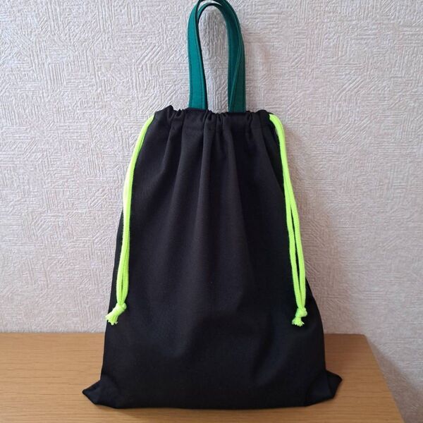 ハンドメイド 巾着袋 体操着袋 給食着袋 体操服袋 体操着入れ 小物入れ 人気のブラック 持ち手くすみグリーン 056