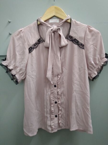 新品 未使用 リズリサ LIZLISA 半袖 パフスリ ブラウス