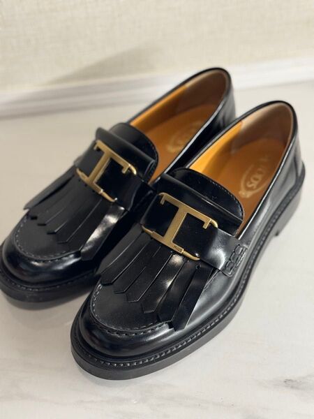 TOD'S タッセルローファー ブラック レザー レディース