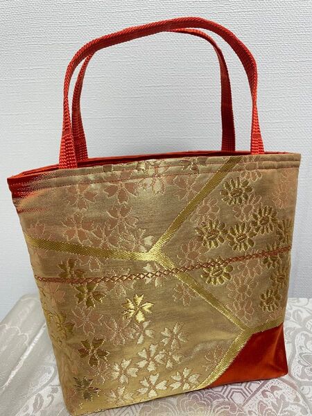 茜色袋帯リメイク ハンドメイド ちょこ持ちトートバッグ 黄金 臼桜色桜 花々 丁度良いサイズ