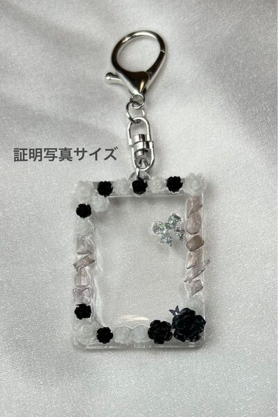 【34】トレカケースデコ 証明写真 キーホルダー トレカキーホルダー レジン 黒
