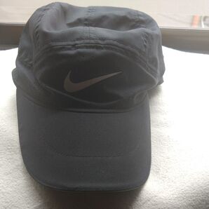 NIKE エアロビルフェザーライト ドライフィットCAP
