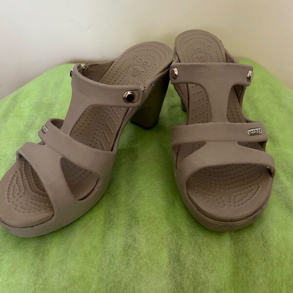 Crocs クロックス サイプラス ウェッジソールサンダル グレー W7 23.5 幅広 甲高
