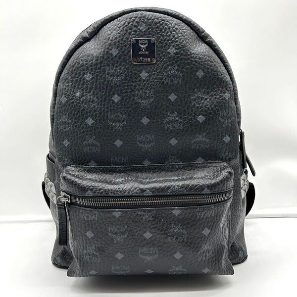 極美品 MCM エムシーエム リュック Mサイズ バックパック ヴィセトス スタッズ 黒 ブラック ロゴ 大容量 PC可 A4可