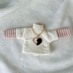 ★オビツ11 ねんどろいど 服 パーカー スエット 白 腕ピンク ネックレス付き
