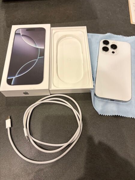 Apple iPhone16Pro 128GB ホワイトチタニウム SIMフリー Apple Store購入品