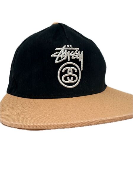 STUSSY キャップ ブラック ベージュ 刺繍ロゴ