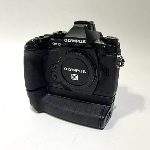 OLYMPUS OM-D EM-1 HLD-7付き
