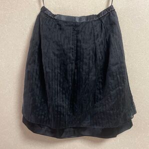 黒色スカート