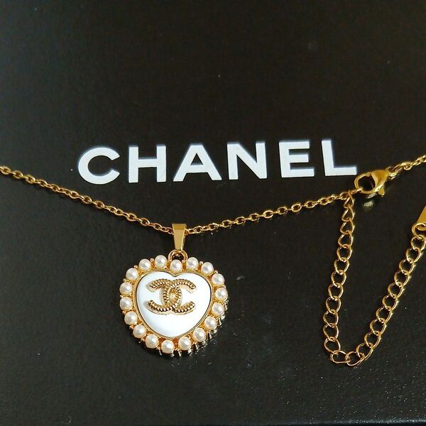 CHANEL ボタンパールハートチャーム&ネックレス ゴールド