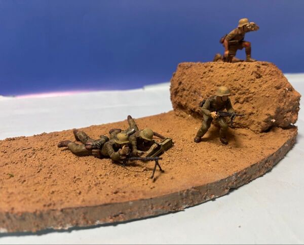 タミヤ 1/35 ドイツ軍アフリカ軍団歩兵機関銃チーム フィギュア4体+ジオラマベース付