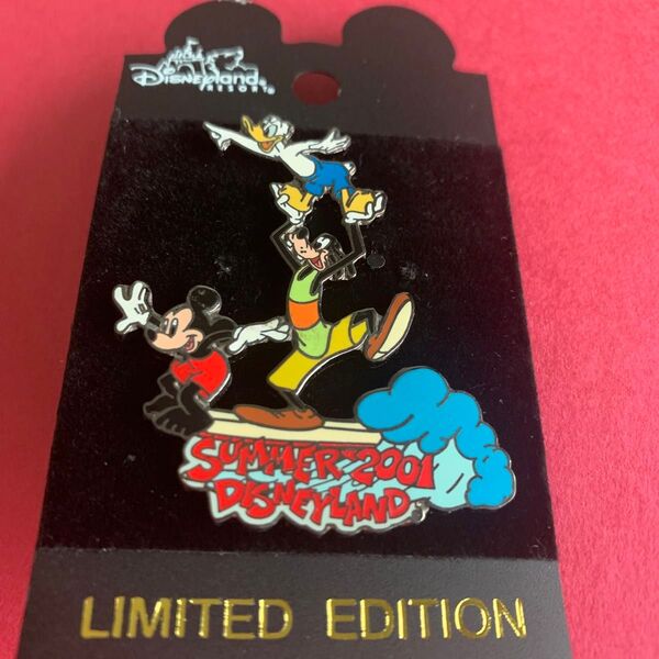 ディズニーランド 2001年 夏限定ピンバッジ ミッキー グーフィー ドナルド