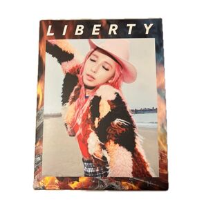 加藤ミリヤ LIBERTY アルバム 写真付き